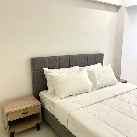 Burgundy Guest Suite Manila Kültér fotó