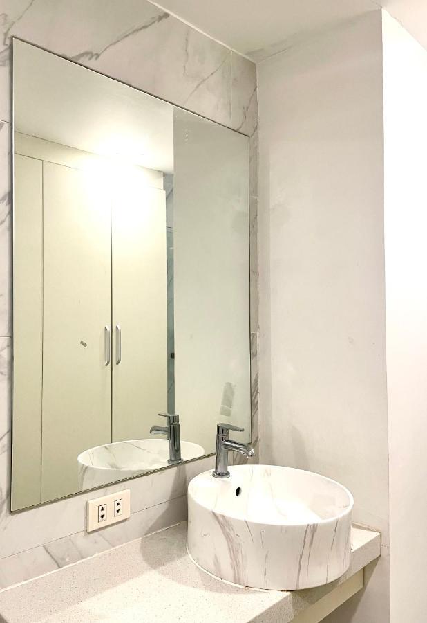 Burgundy Guest Suite Manila Kültér fotó